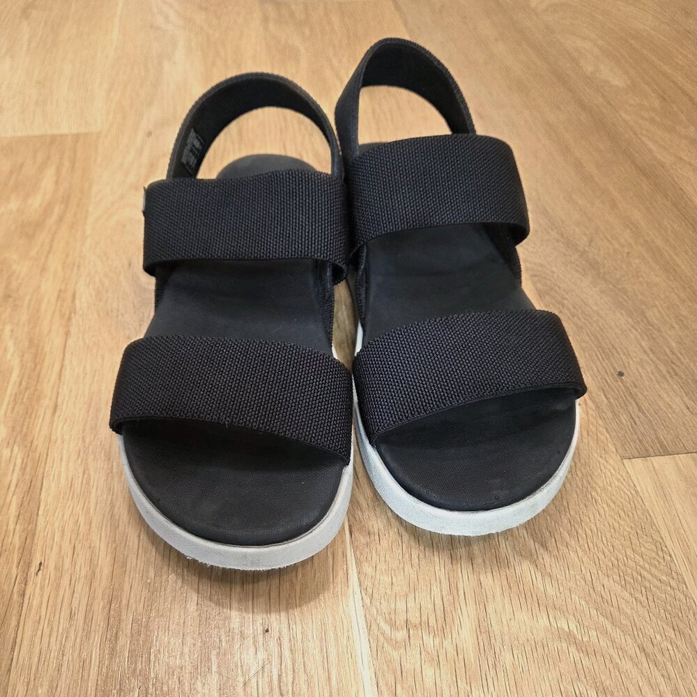 Keen Women's Ella Sandals, sz 8.5, like new worn once, supportive and cute!